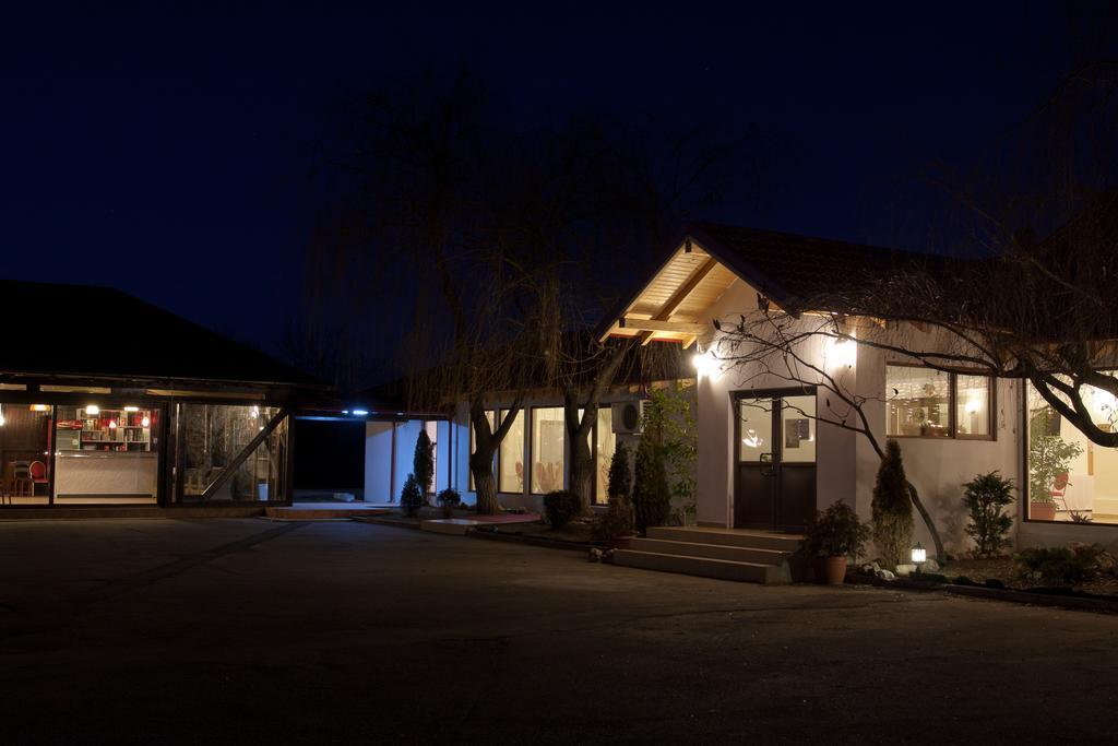 Pension Club Montana Campina Exterior photo