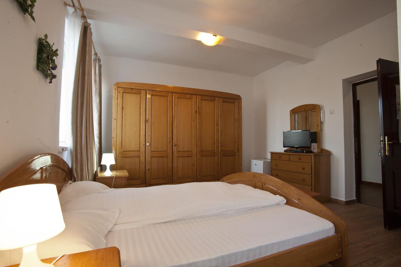 Pension Club Montana Campina Exterior photo